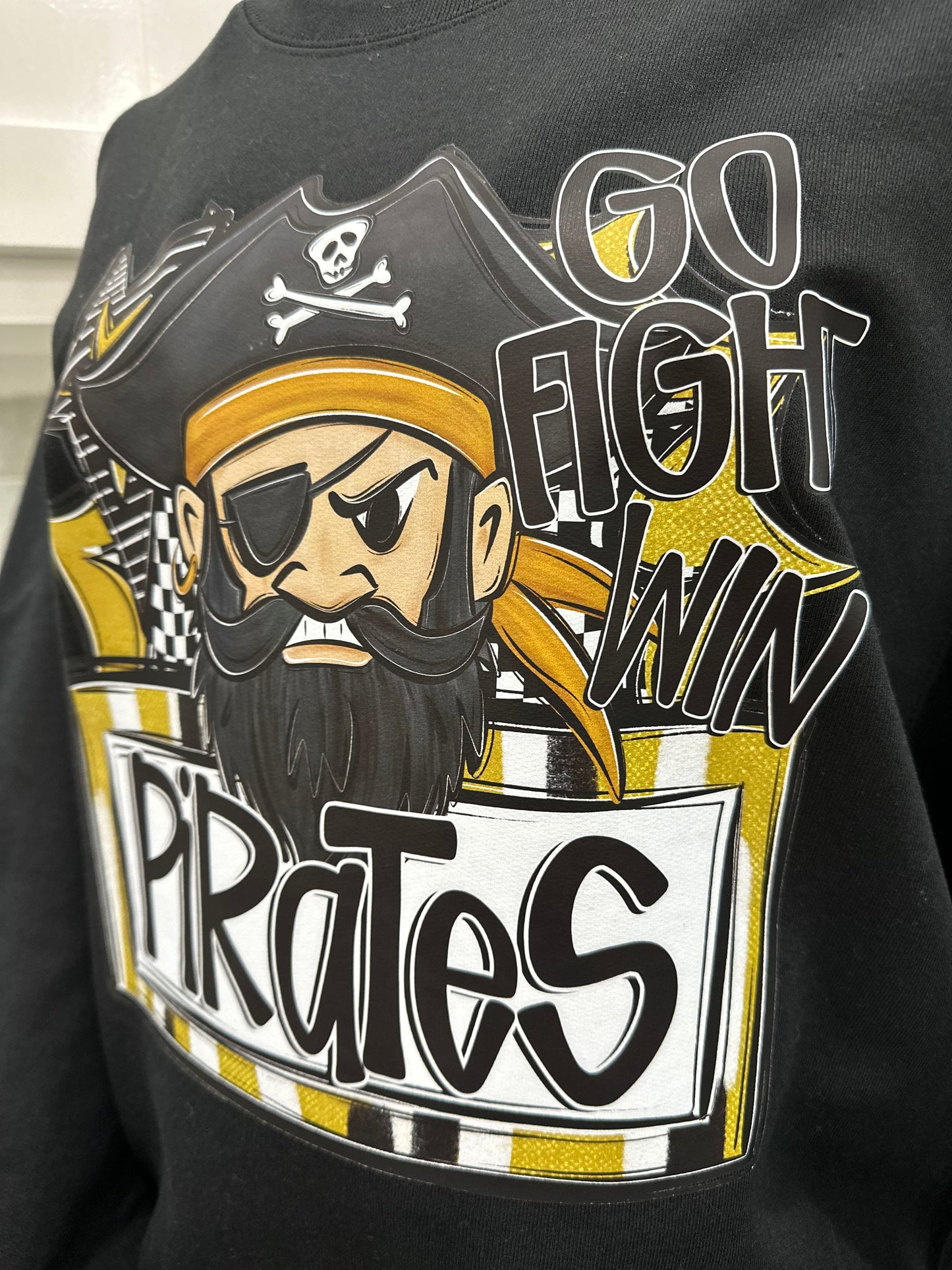 Pirates Go Fight Win